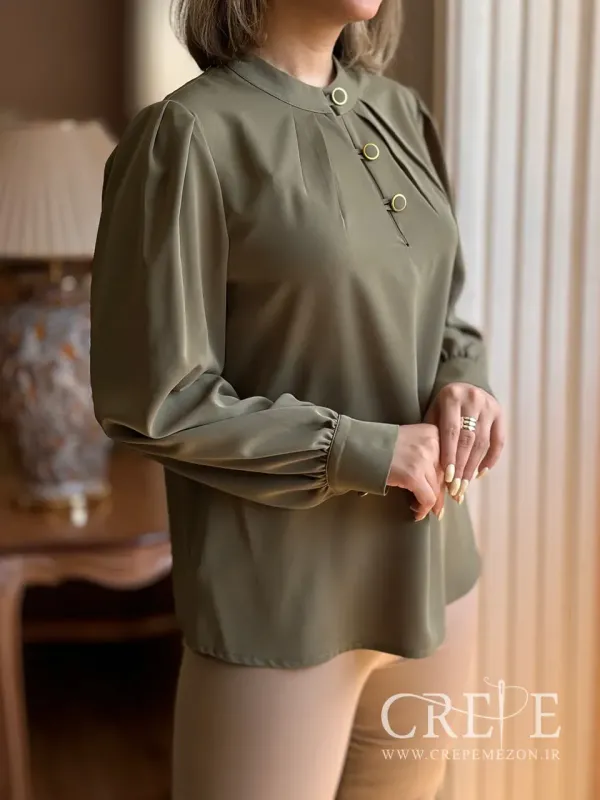 شومیز یقه پیله دار سه دکمه 