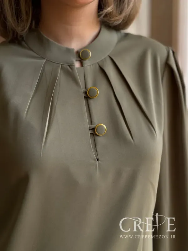 شومیز یقه پیله دار سه دکمه 