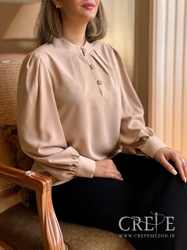 شومیز یقه پیله دار سه دکمه 