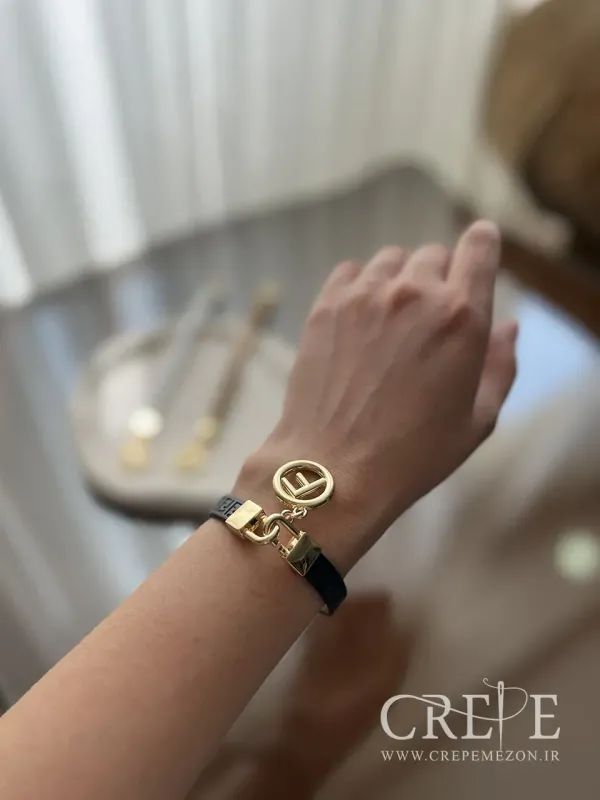 دستبند چرم طرح برند