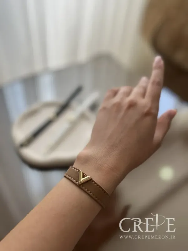 دستبند چرم طرح برند