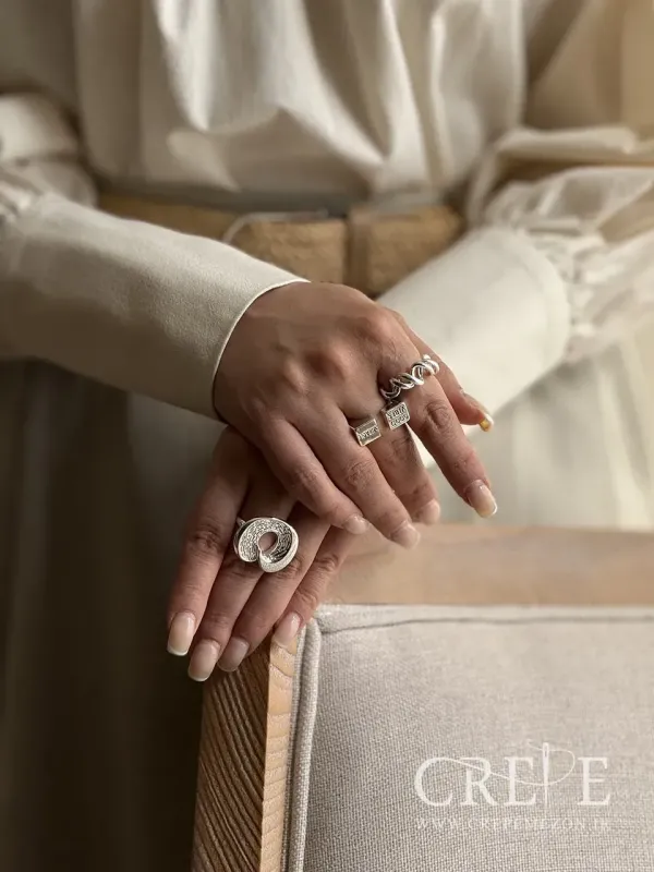 انگشتر مکعب لاتین