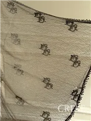 شال گلدوزی طرحدار