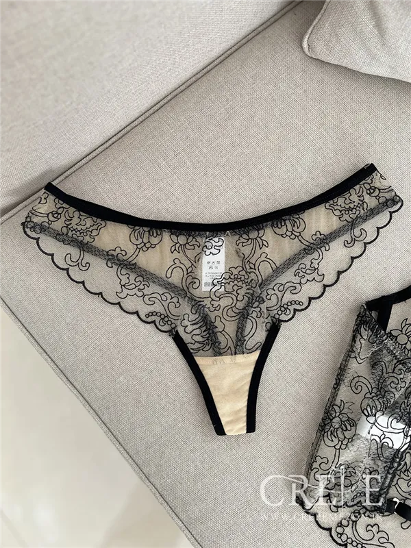 برالت توری طرح دار برتا