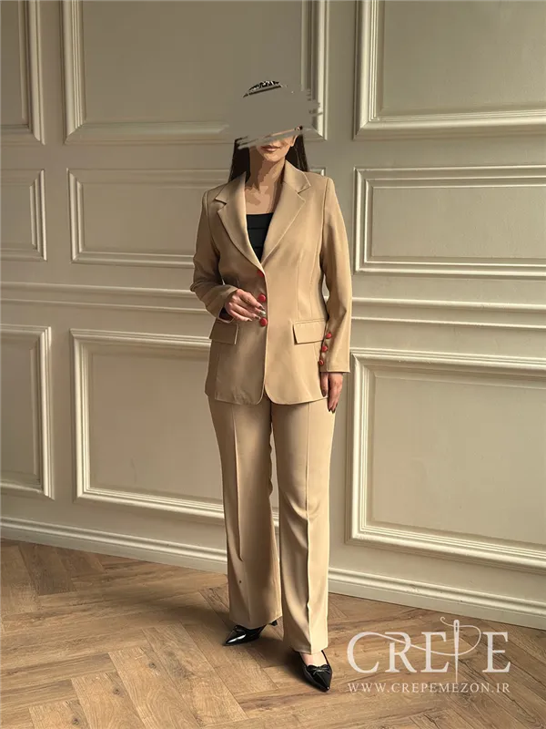 کت و شلوار یقه انگلیسی دکمه صورتی