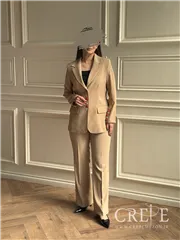 کت و شلوار یقه انگلیسی دکمه صورتی