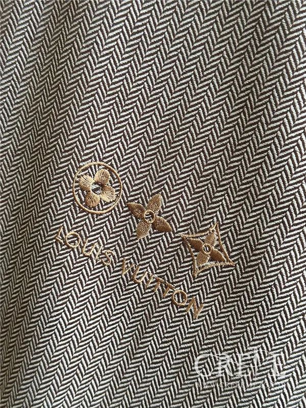 شال لویی ویتون