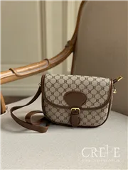 کیف هلالی طرحدار