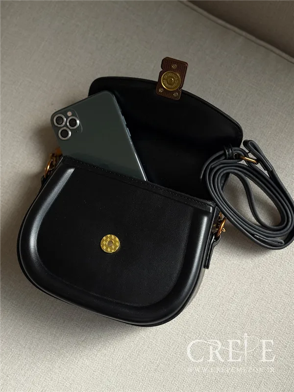 کیف هلالی ساده