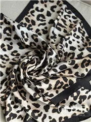 مینی اسکارف طرحدار