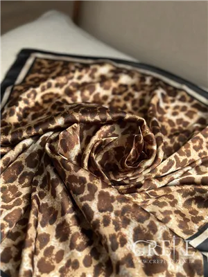 مینی اسکارف طرحدار