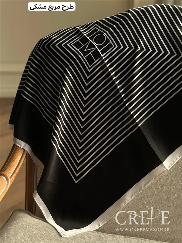 مینی اسکارف طرح مربع 