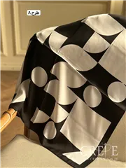 مینی اسکارف طرحدار
